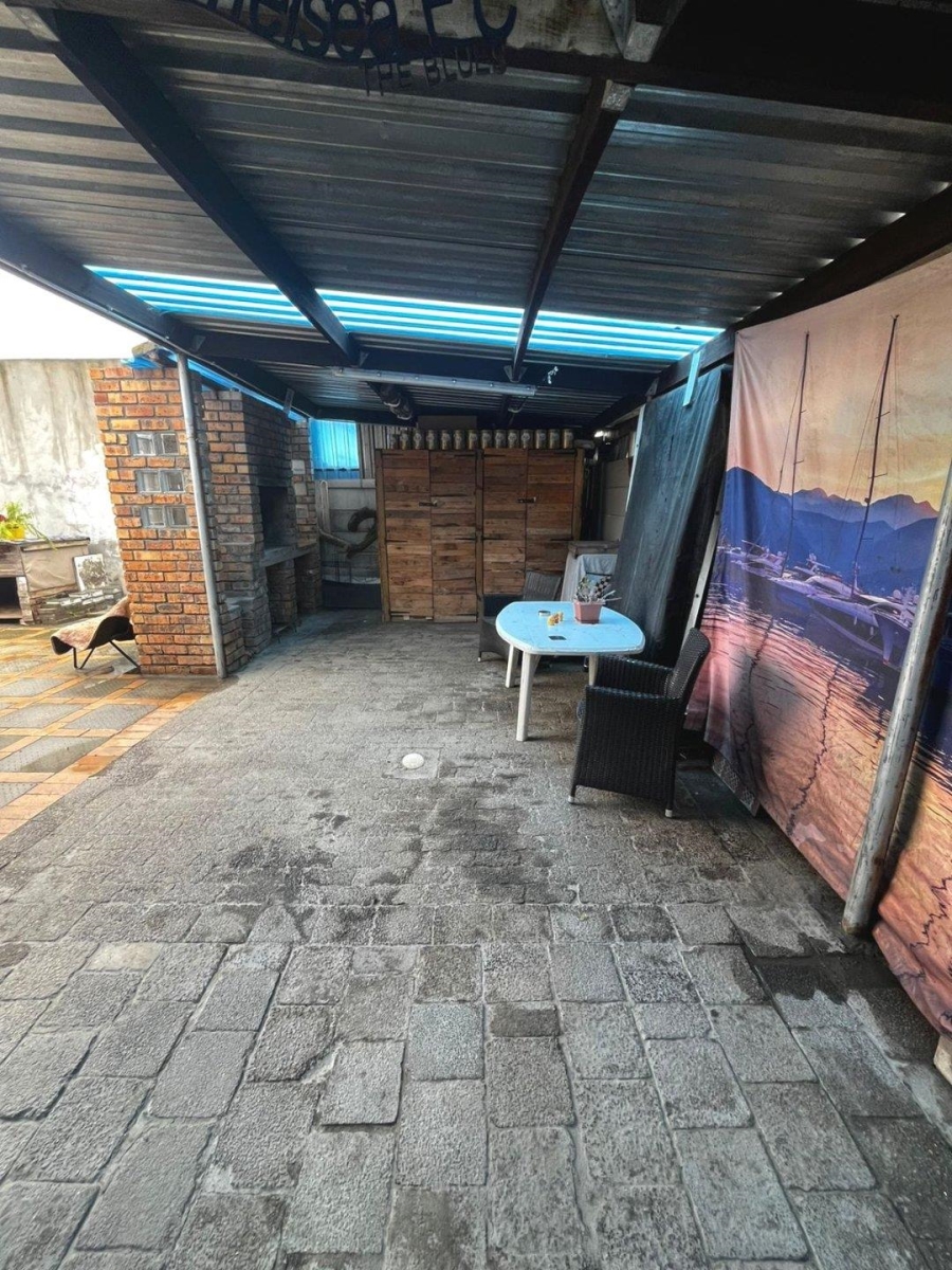 2 Bedroom Property for Sale in Pelican Park Western Cape